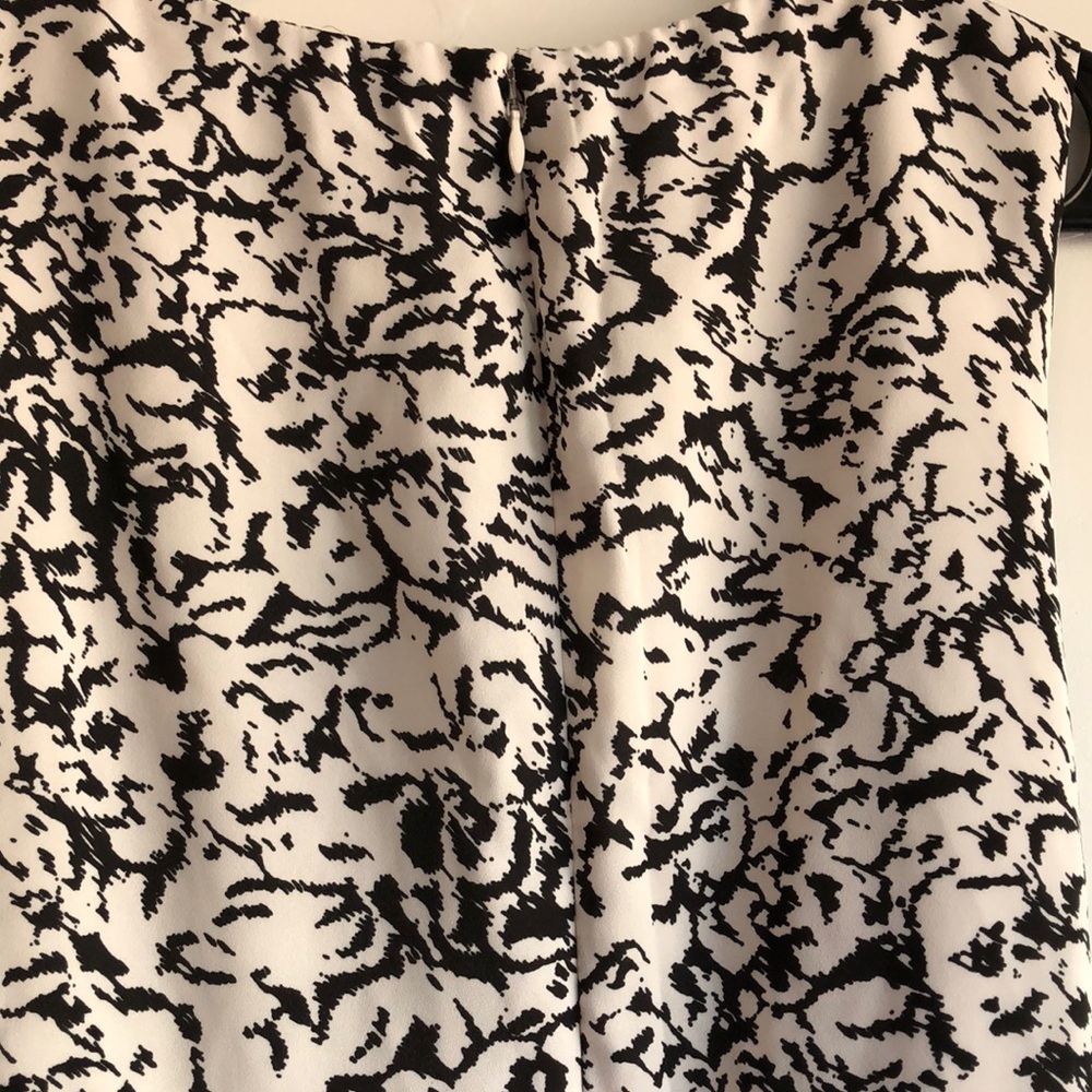 Banana Republic Black and White Sleeveless Top Size 8 - Picture 6 of 6